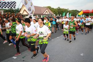 BIB: 
                            <button type="button" onclick="openModal(3530829)" class="btn btn-primary btn-sm float-right btn-popup" data-toggle="modal" data-target=".modal-high-quality">
                        <i class="fas fa-shopping-cart"></i> Add to Cart
                    </button>
                                            <button type="button" onclick="isThisMe(3530829, true)" class="btn btn-success btn-sm float-right btn-popup btn-isme hidden" data-toggle="tooltip" data-placement="bottom" title="นี่คือรูปของคุณใช่ไหม คลิกที่นี่เพื่อเอาเข้าอัลบั้ม">
                        <i class="fas fa-plus"></i> Add to album
                    </button>
                    <button type="button" onclick="isThisMe(3530829, false)" class="btn btn-warning btn-sm float-right btn-popup btn-isnotme hidden">
                        <i class="fas fa-ban"></i> Remove from album
                    </button>